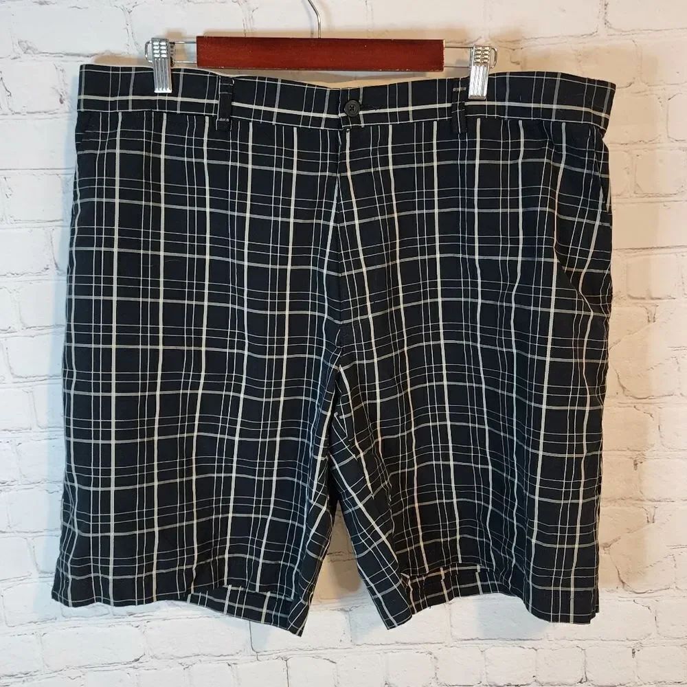 Men's PGA Tour golf shorts, size 40